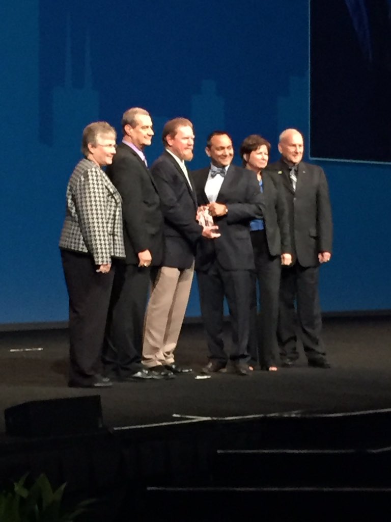alan643's tweet photo. @MotoSolutions presents RF Technologist award to Scott Andrews at #APCO2016. Congratulations Scott! https://t.co/77DHfIxnsY