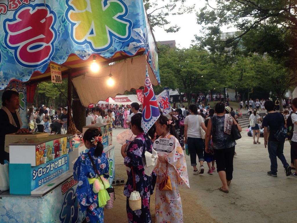 Anisuanwar's tweet photo. Yesterday's bon Odori in Takamatsu. Hella fun yeahhh !! #tb #bonodori #SAITO14moments #japaninternship https://t.co/FtW4RSGvTB