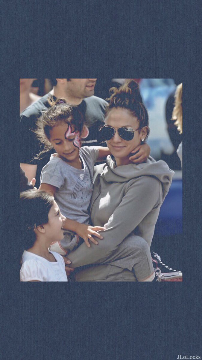 jlolocks's tweet photo. @jlo with daughter Emme 

Retweet/like if you save any of my edits💜 https://t.co/BYLqSkkvXV