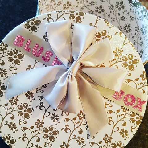 BLUSHvancouver's tweet photo. Reach more #BC #Women with a #BLUSHBox #GiveAway | #YVR #beautycare #skincare https://t.co/T9jFsjSEM7 https://t.co/j6dSGfI8tC