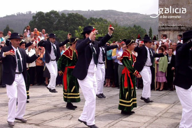 Turgalicia's tweet photo. Mañá, en #Cangas, vive as Danzas Ancestrais de San Roque no Hío.
https://t.co/a1GJeIWUqN #QueroFestas #QueroGalicia https://t.co/1npXPOMfQg