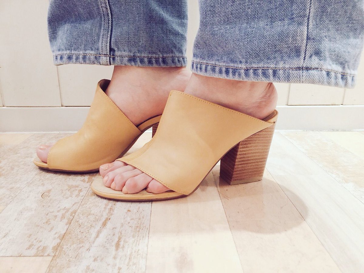 _goocy_'s tweet photo. 【日替わり80%OFFアイテム】

パイピングワイドパンツ
¥8,800+tax→¥1,760+tax

スラッシュカットミュール
¥11,800+tax→¥2,360+tax
※サイズ→36のみ

残り3点ずつになっております！ https://t.co/dgkudM4lf6