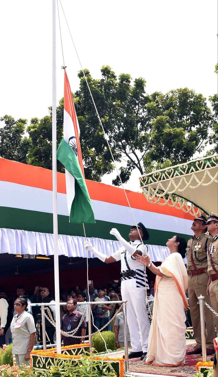 MamataOfficial's tweet photo. Some pictures of today's Independence Day Celebration at Red Road. Jai Hind. Vande Mataram  https://t.co/TIxZcPbhTq https://t.co/i6Hhjnk4mR