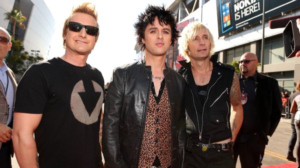 Tengri_fm's tweet photo. Green Day представили новый сингл и анонсировали альбом. Подробнее: https://t.co/SKYNL8CB4q https://t.co/YWXdGNQjAz