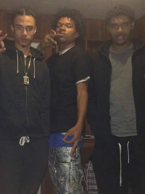 50round's tweet photo. #FREEWES #FREEKASH https://t.co/ecEyWWVhgA