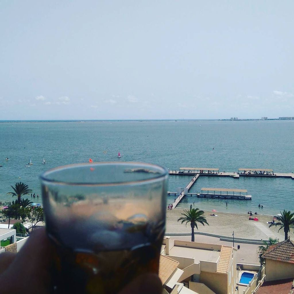 NoeLopezBoluda's tweet photo. Brindo por la vida
#vacaciones 
#MrandMs https://t.co/mXbrcHyOE9
