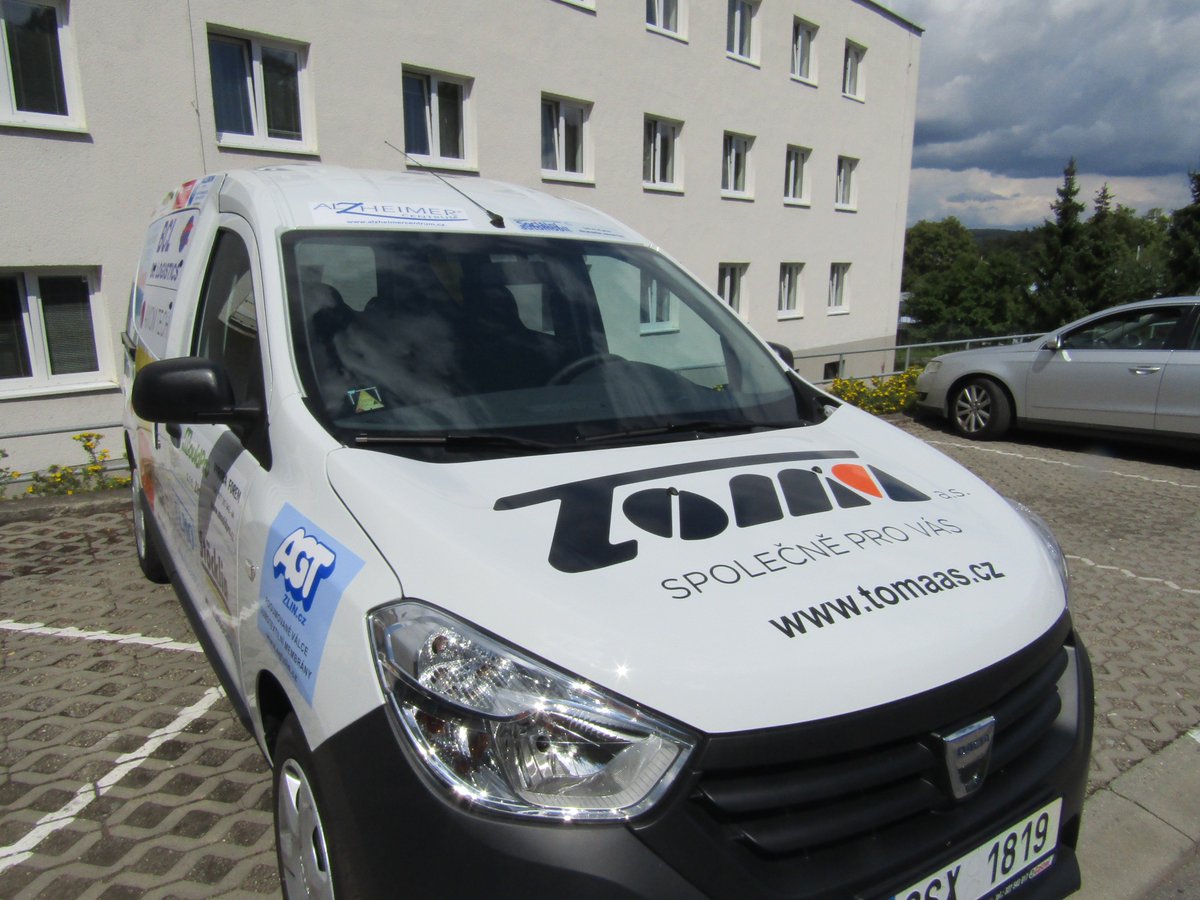 alzheimerc's tweet photo. Předání sociálního automobilu #Alzheimercentrum Zlín... děkujeme všem, kteří se podíleli na jeho pořízení! https://t.co/c80uJztudY