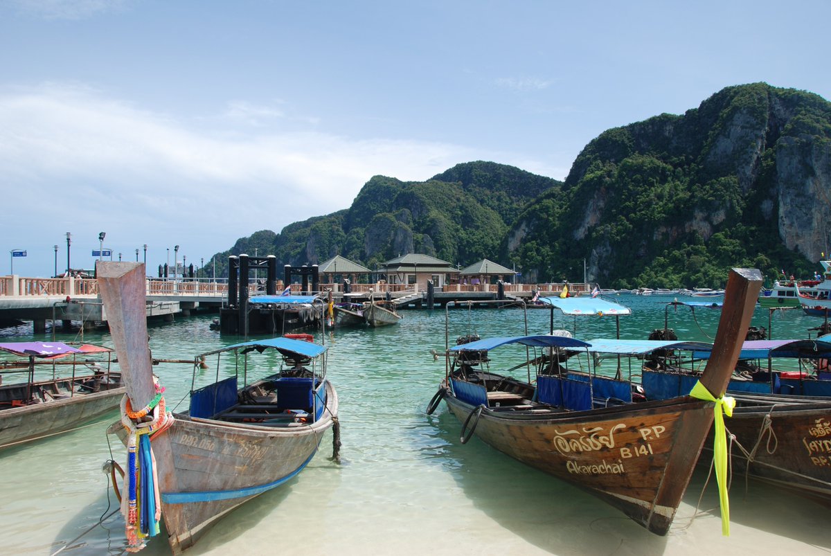 phuket_elephant's tweet photo. Phi-Phi, boats. #Thailand, #Phuket. https://t.co/aX0mPPyVcK