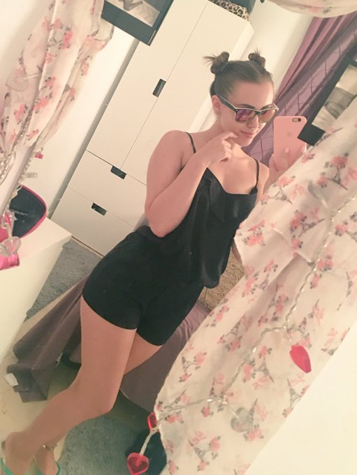 S&iacute;gueme ya en instagram : thereal_zoedoll !! https://t.co/ZmZzXmmbJe<a href="/tag/webcams"class="tags"><span>#webcams</span></a>