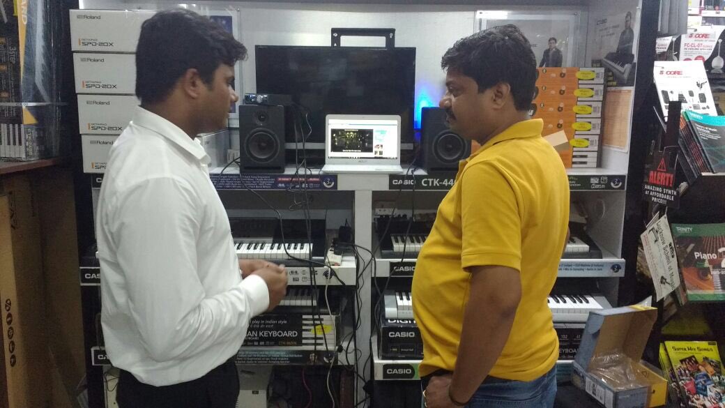 Pinknoisepro's tweet photo. Our operations head @vikramyadav8 gave a fantastic demo of #prodipe #pro5v3 at #guitarwala #lucknow . https://t.co/vM05AsCKLh