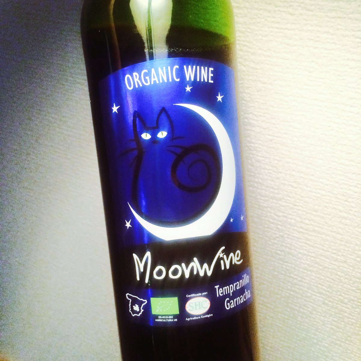 reinanosa's tweet photo. 🍷🌙💙 #nowplaying 野佐怜奈とブルーヴァレンタインズ"Once in a blue moon" #moonwine https://t.co/rEFdBzKOYY