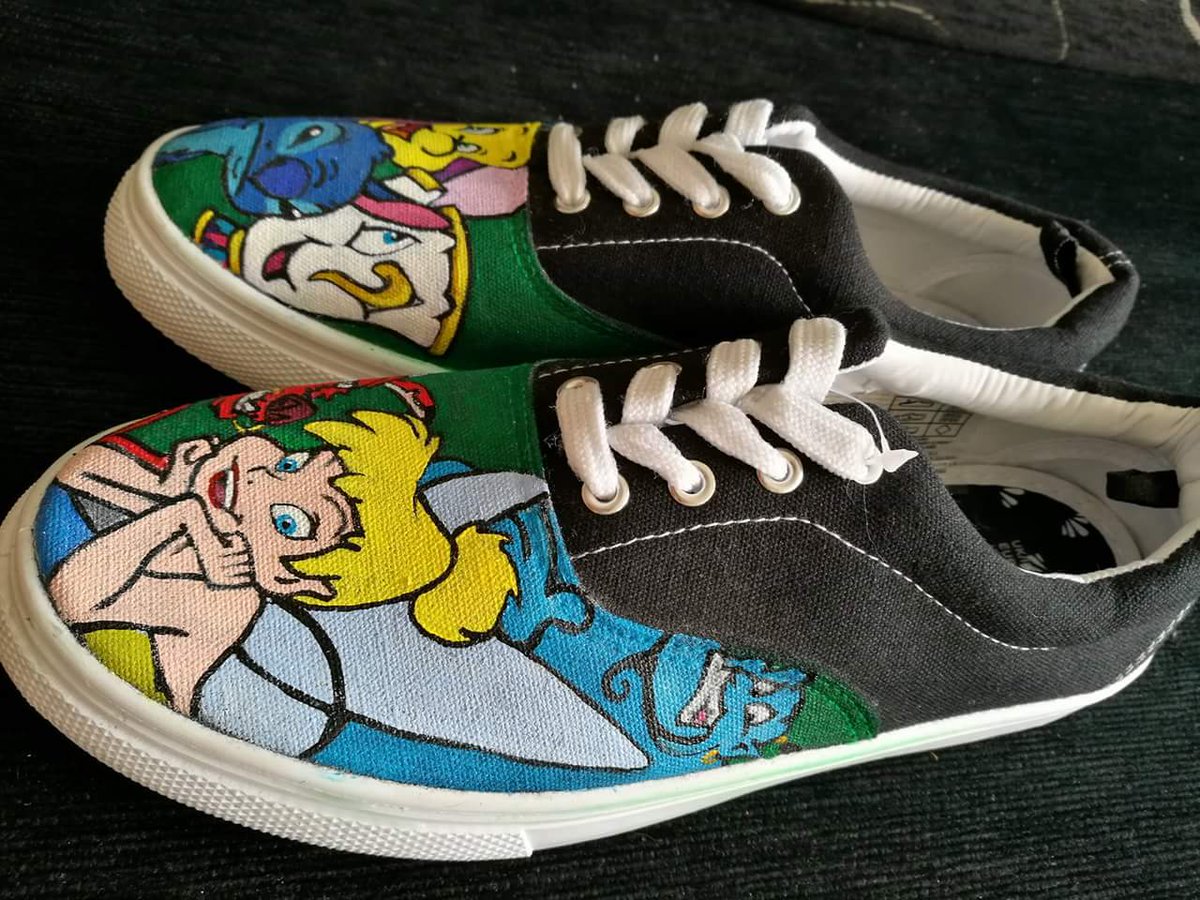 Pertierra_'s tweet photo. Zapatillas pintadas a mano
 #disney #stitch #campanilla #flounder #bellaybestia #mushu #genio #aladdin #Malaga https://t.co/UID41Z9ZlR