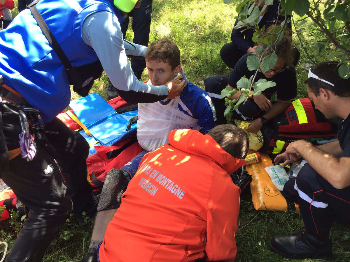 Whoops. Bad crash @LesArcs during the ShiverHunter race. #gameover #brokenbones <a href="/TNNbike/">Narviflex-Nomadesk</a>