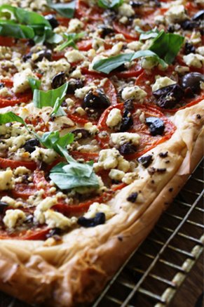 This Lighter Tomato Tart Appetizer is full of so many tasty flavors! pauladeen.com/lighter-tomato…