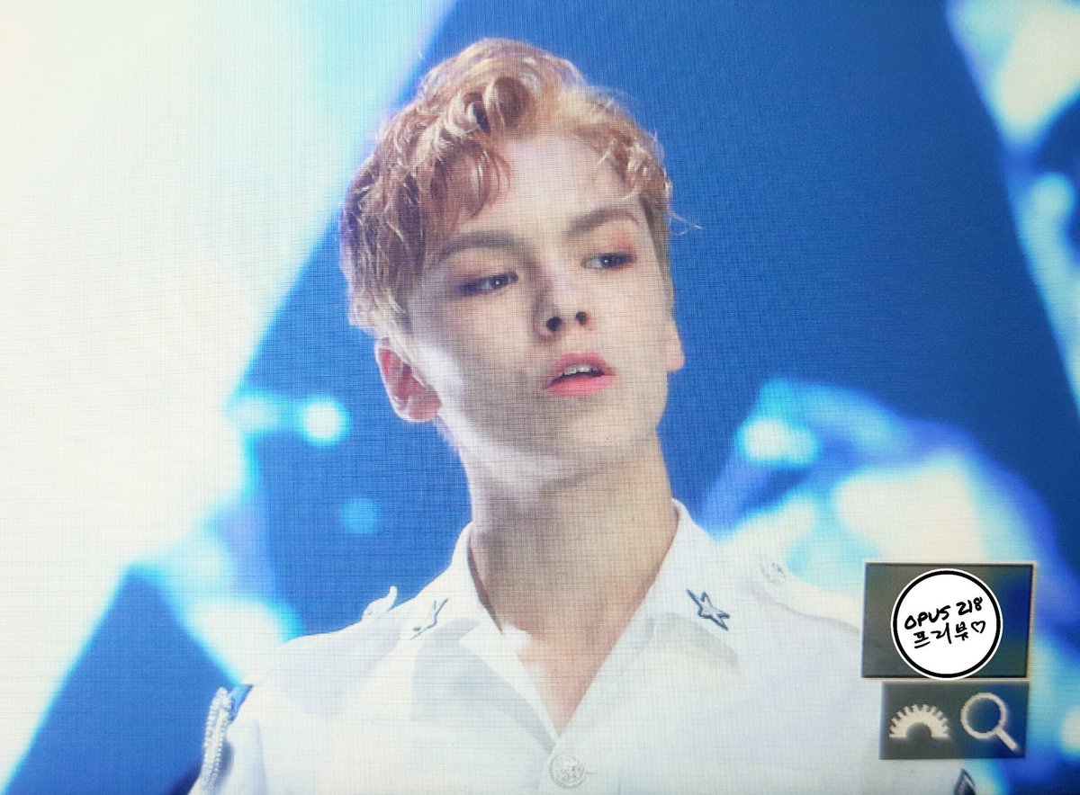 opus_218's tweet photo. 160815 #버논 #세븐틴 너는 나의 모든 의문점에 대한 정답인거 같애😁 https://t.co/kPiDFCOhKo