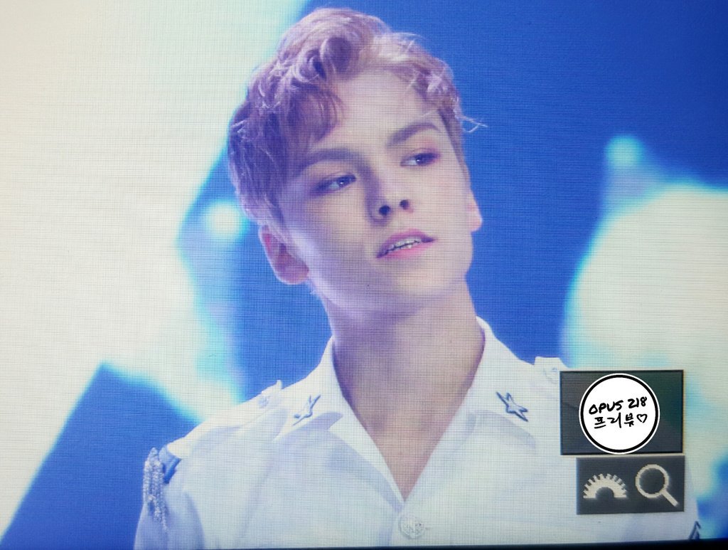 160815 #버논 #세븐틴 너는 나의 모든 의문점에 대한 정답인거 같애😁