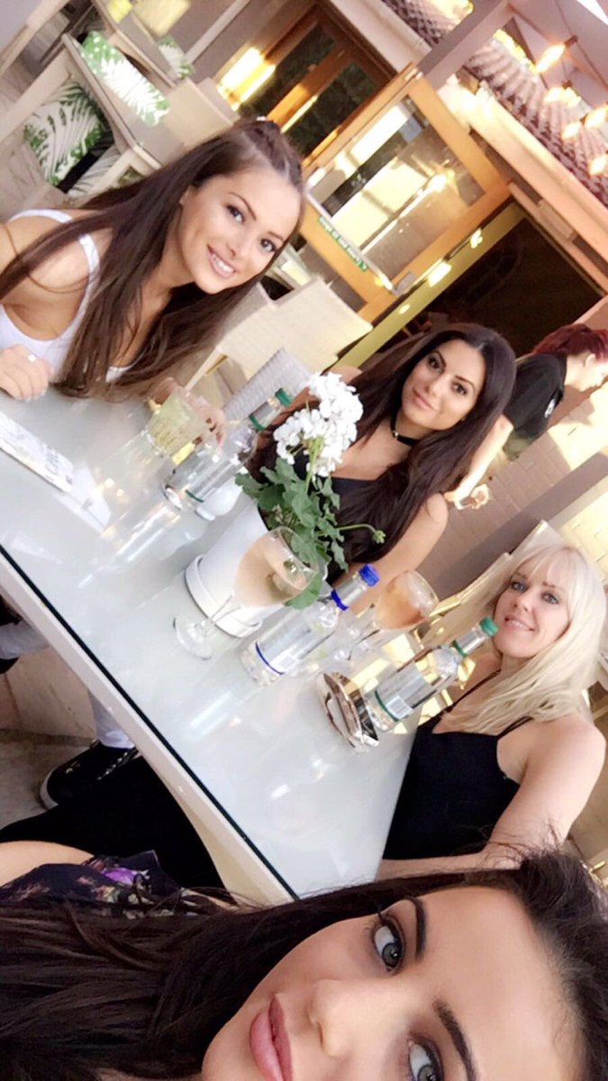 courtneyMgreen's tweet photo. Din dins @I_Am_CharChar_S @madisoncbrown @design_cleo https://t.co/CP6D26FseH