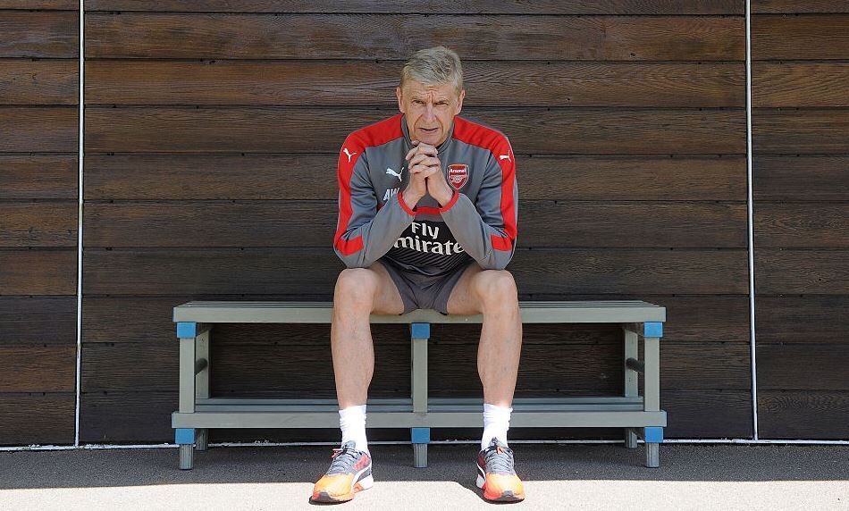 EPLBible's tweet photo. Arsene Wenger:

7th August: "Physically we look ready."

14th August: "We are not ready physically." https://t.co/brXF71prCB