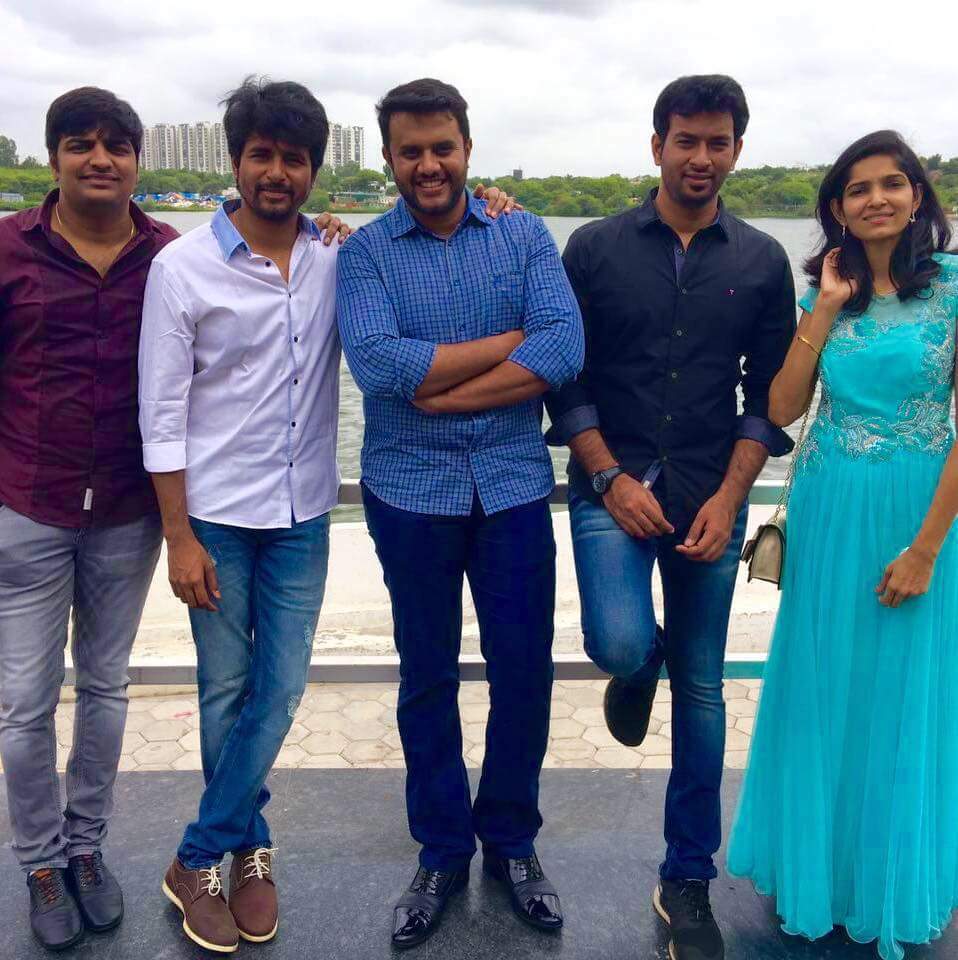 vimalraj9524's tweet photo. #Hyderabad
@Siva_Kartikeyan Na Latest Pic With @actorsathish Na
@udsankar Na
@Lyricist_Vivek na
@sharu_vivek Madam👍 https://t.co/c1jXkUwBhO
