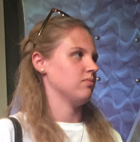 _ColdplaysLove_'s tweet image. When you think about how she touches your Chris