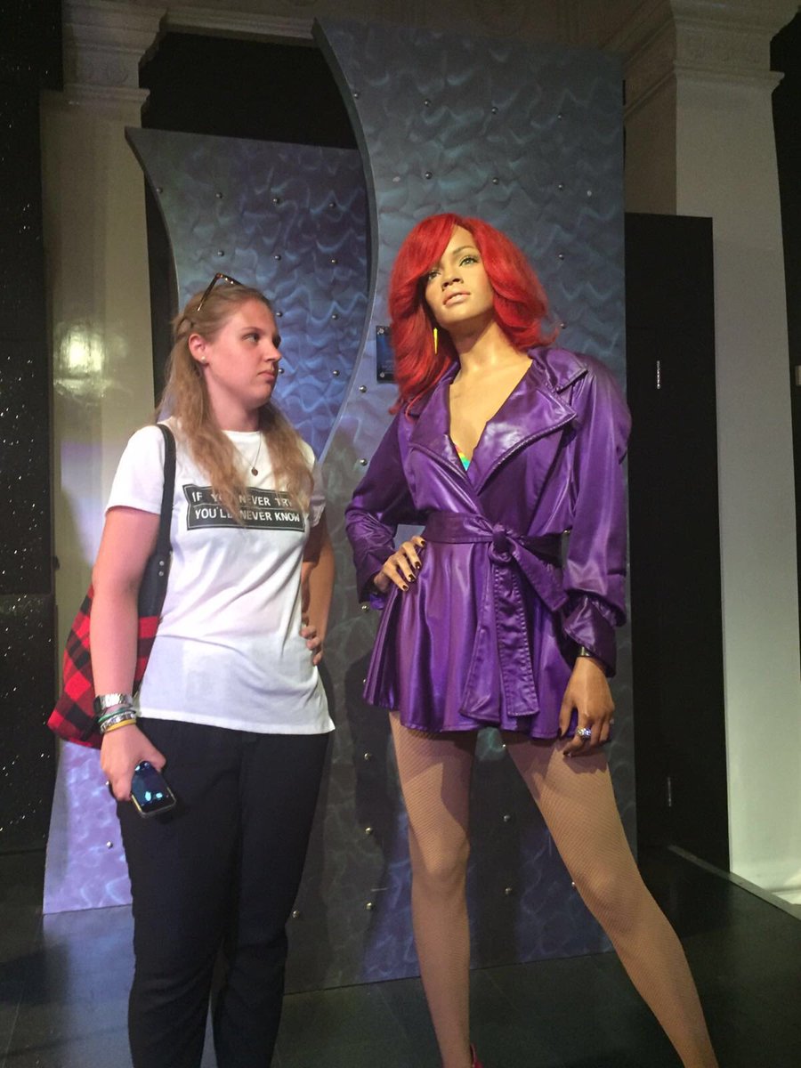 _ColdplaysLove_'s tweet image. When you think about how she touches your Chris