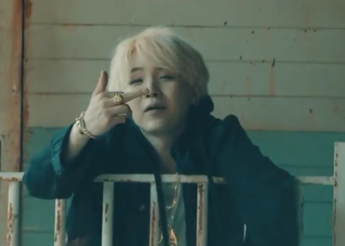 elainenhi_'s tweet photo. #RIPMileyCyrus PROMOTING SUGA'S MIXTAPE HERE 
https://t.co/LmNYFlrssD https://t.co/cXEm5lO8nB
