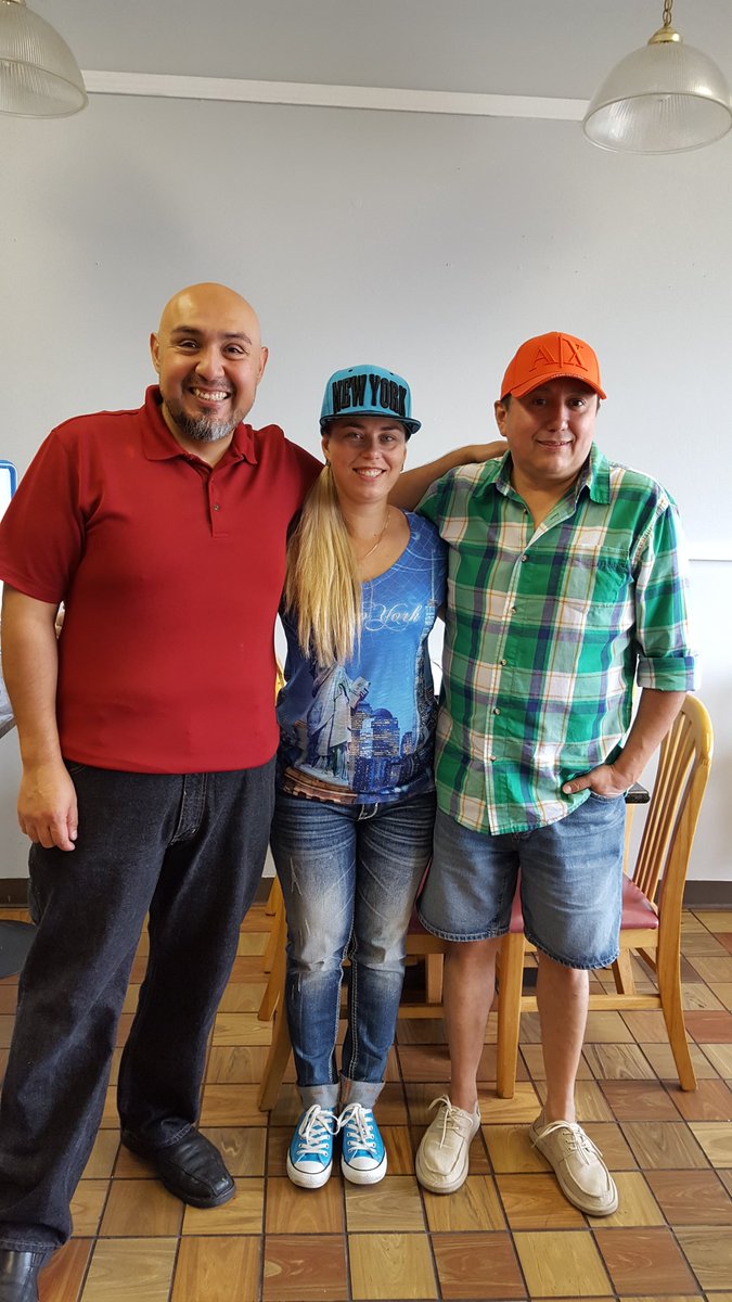 szuperman666's tweet photo. My good friends came to see me at El Mundo Mexican Restaurant. https://t.co/nYGNmVdtEl