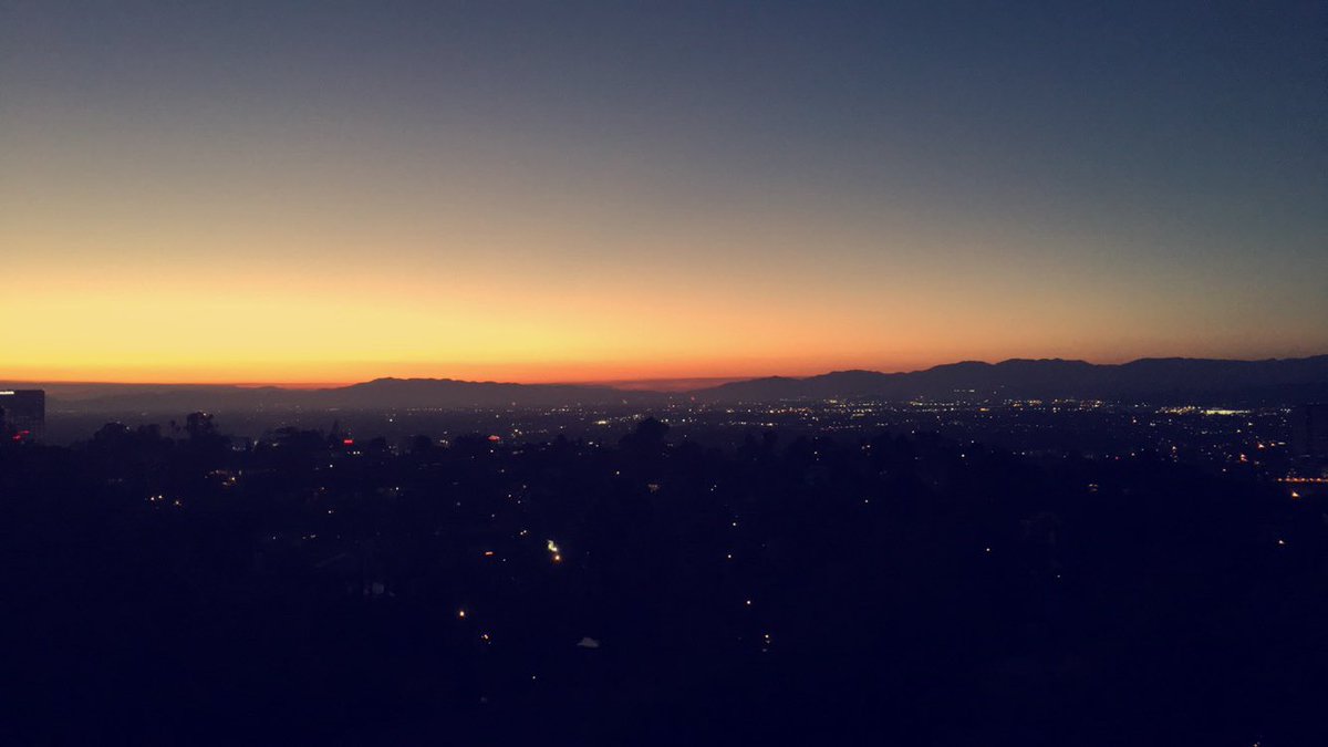 TrueBud420's tweet photo. Who wouldn't want to smoke medical marijuana delivered to them while looking at this beautiful sunset https://t.co/LRWDwFePtv