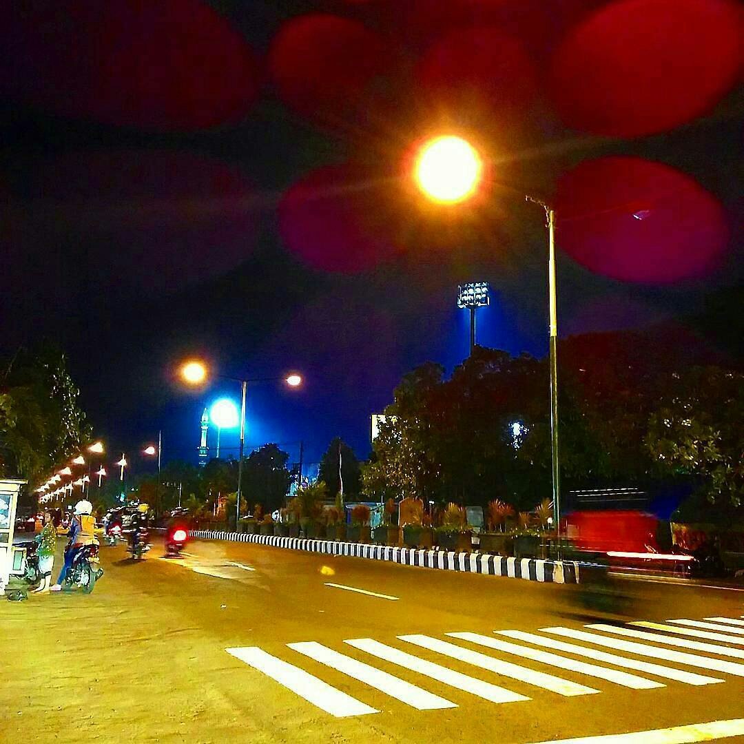 infokediri's tweet photo. Kediri. Terkadang kota ini mampu mematahkan hati. Tapi tak sedikit pula banyak yang jatuh hati | Foto : Rina Rahayu https://t.co/a2lGgHksPR