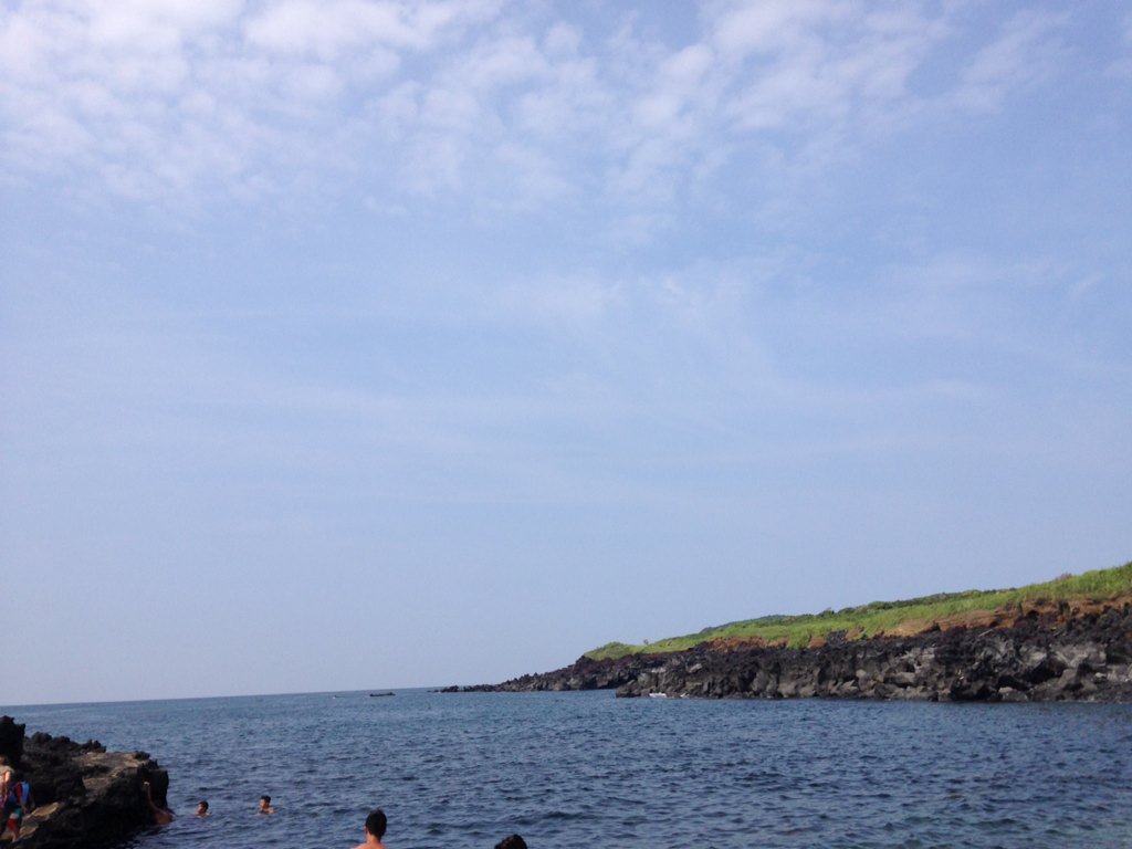 miyuuuu_7's tweet photo. 島から出たくない。
毎日海行ってちびっ子達と遊んで楽しすぎます。 https://t.co/Yl9awwEsOe