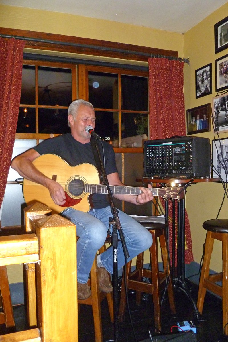 MuskerryArms's tweet photo. Kieran O'Leary entertains with songs/stories 6:45-8:45pm Mon-Thurs. Tonight Tony Roberts live in the bar at 9:30pm. https://t.co/f1drx27KSx