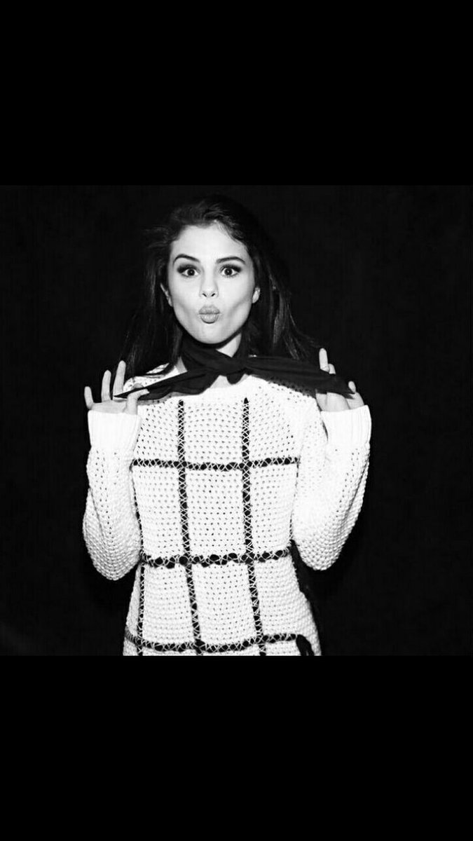 dalida_guney's tweet photo. Tabi tabi hiç başarılı degil hiç guzelde degil aynen siz bu mallikla yola devam edin seni seviyorum#WhyWeLoveSelena https://t.co/uOGWdRp6ey