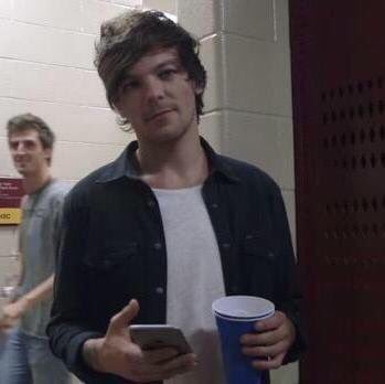Airah_Tomlinson's tweet photo. Literally me when I saw the tag #CongratsZaynAndGigi...

I am Louis.
You are Louis.
We are all Louis. https://t.co/QrgxtCYUQj