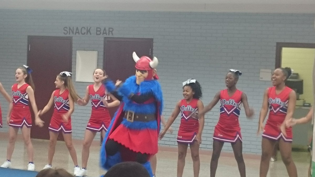 DMS_Vikings's tweet photo. DMS Cheerleaders and Victor the Viking Welcoming Back the Staff! https://t.co/MOuddhcfkh
