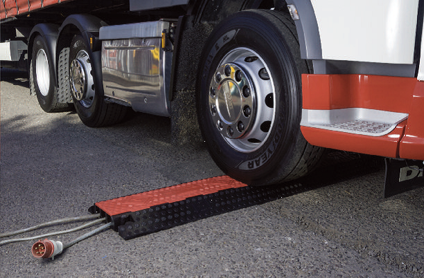 workcablesafety's tweet photo. Stop cable hazards in areas with regular vehicle traffic with @DLineCableCover new range of heavy duty cable covers. https://t.co/eNSVZf90tR