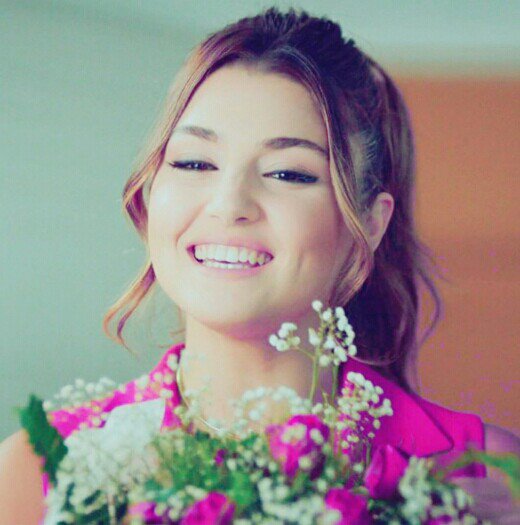 _iconcu_'s tweet photo. Hande Erçel icon 🌸
RT fav yaparak alın🐰 https://t.co/SUY4hhpq6m