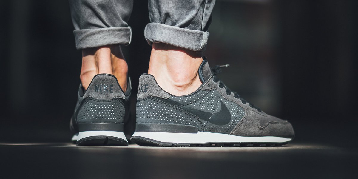 nike internationalist lx anthracite