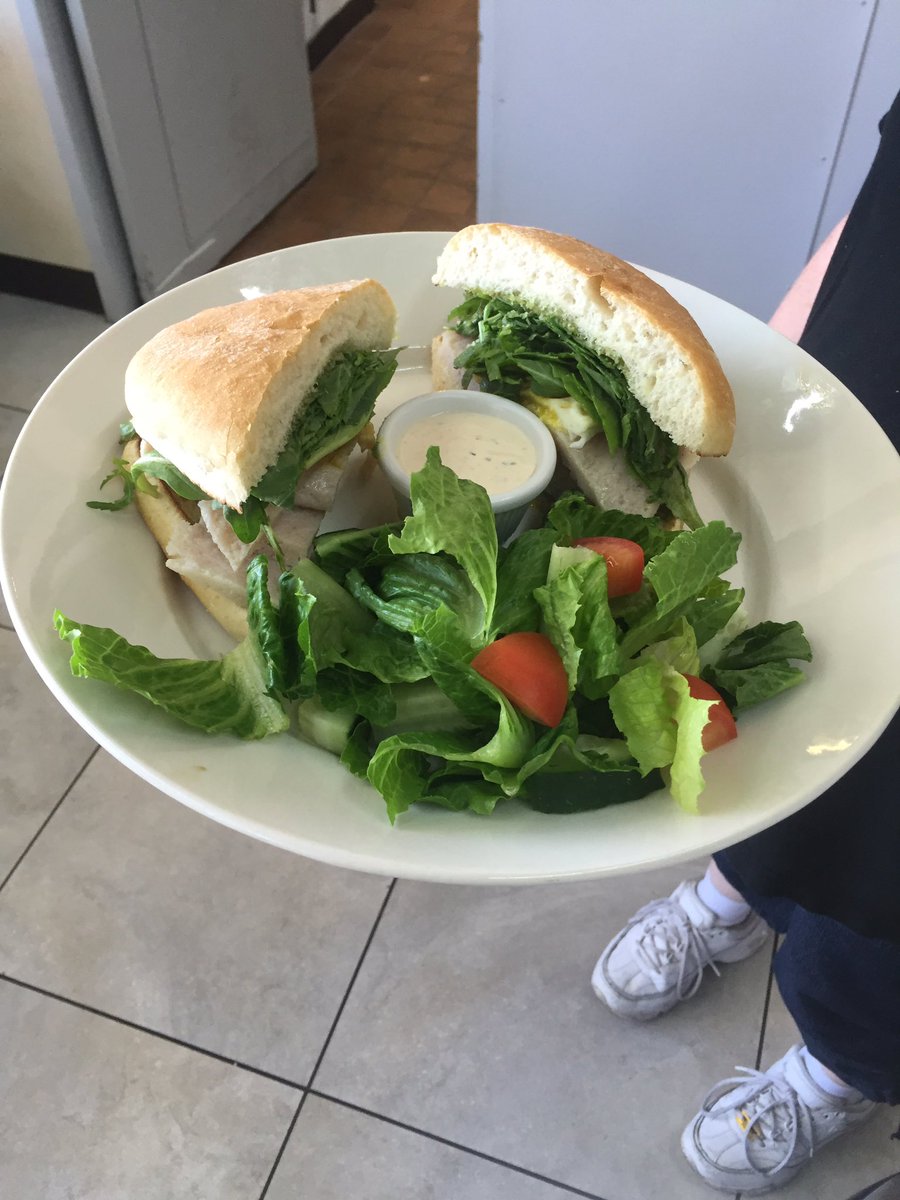 If this isn't green enough for you, Lettuce know. 😂 Lunch meals that will make you proud!