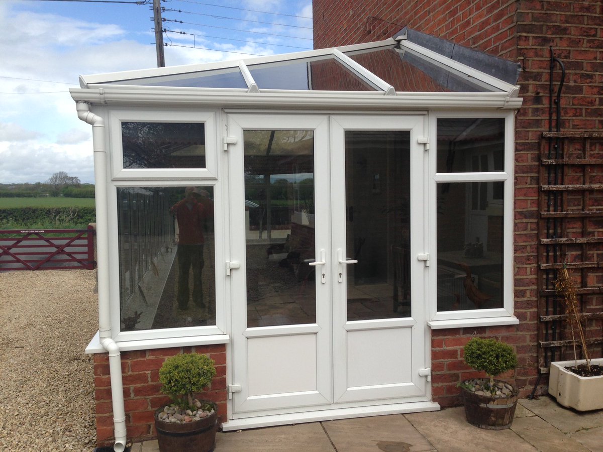Lustalux_Ltd's tweet photo. Installing Solar Control Film to a conservatory in Preston this afternoon #Conservatory #WindowFlim #SolarControl https://t.co/jWLGecbHBX