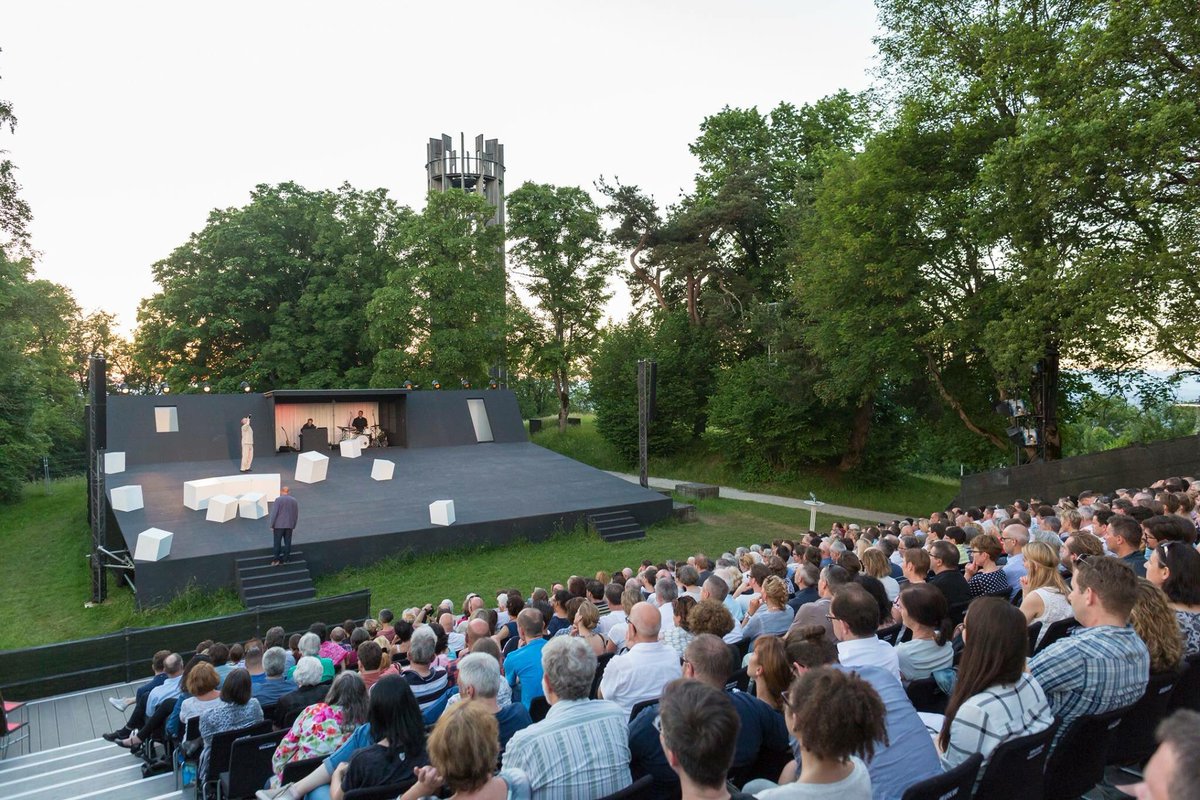 Nur noch 3 Vorstellungen! Dienstag, Mitttwoch oder Freitag kann man "die Nashörner" zum letzten mal sehen!