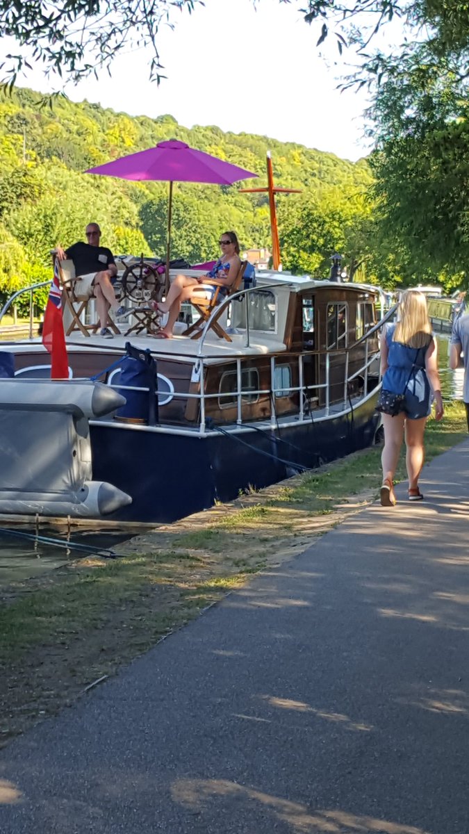 <a href="/JasonTrotman/">Jason Trotman</a> @nick146143 <a href="/doughnut68/">David Steel</a> <a href="/vennbayl/">Andrew V Bayliss</a> but mine has a pink brolly chef 😂😂#biggestboat