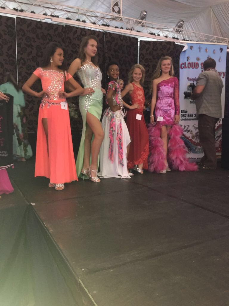 clothingruby's tweet photo. Beauty contest dresses👗🌹 https://t.co/VF08BVWK8F