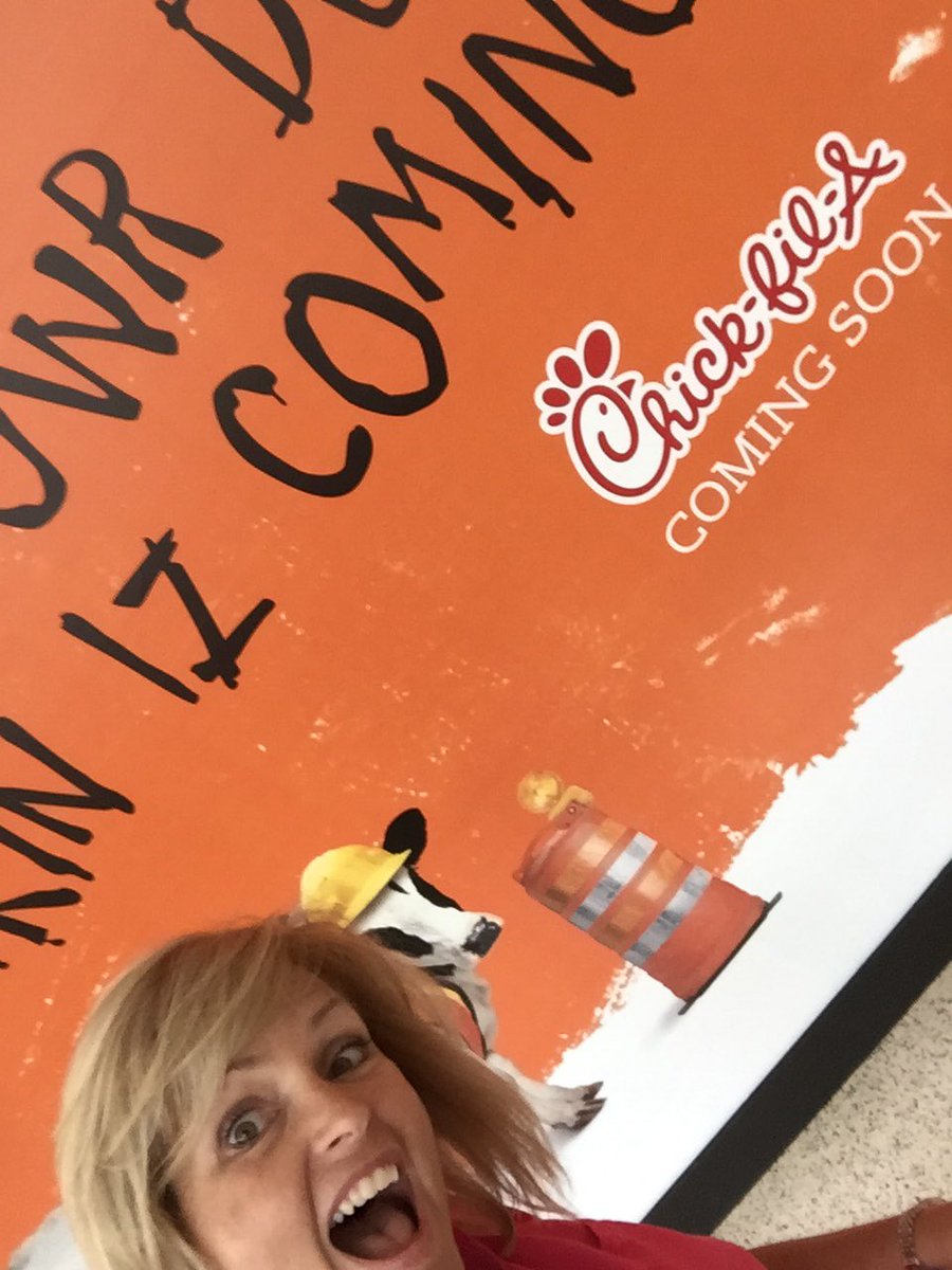 kvobach's tweet photo. My fav is coming to somerset mall 😍😍😍 https://t.co/eiqXxTEDWP