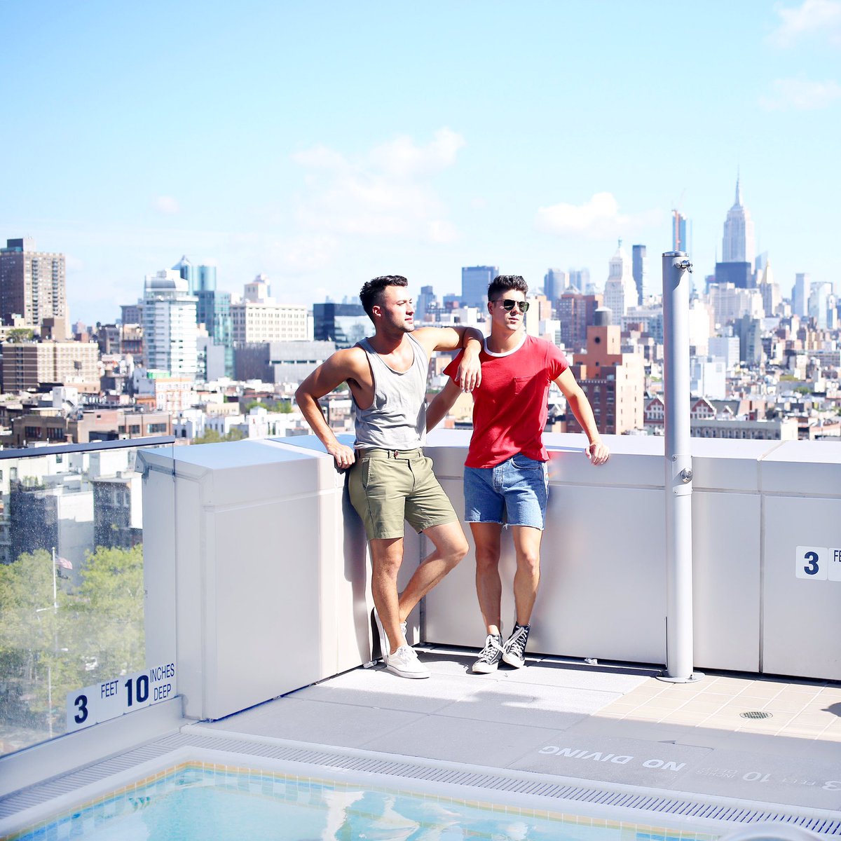 yummertime's tweet image. 😍😎✨ currently spending the week with @hotelindigo, sunbathing at their rooftop pool #HotelIndigo #ColorofDiscovery