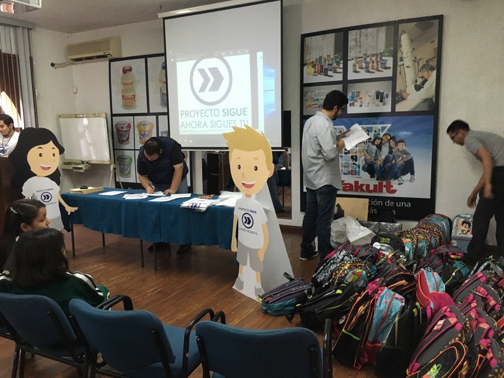 ProyectoSigue's tweet photo. Buenos días :D! Hoy es nuestra entrega de útiles #ProyectoSigue #RegresoAClases https://t.co/sAO29wNp4b
