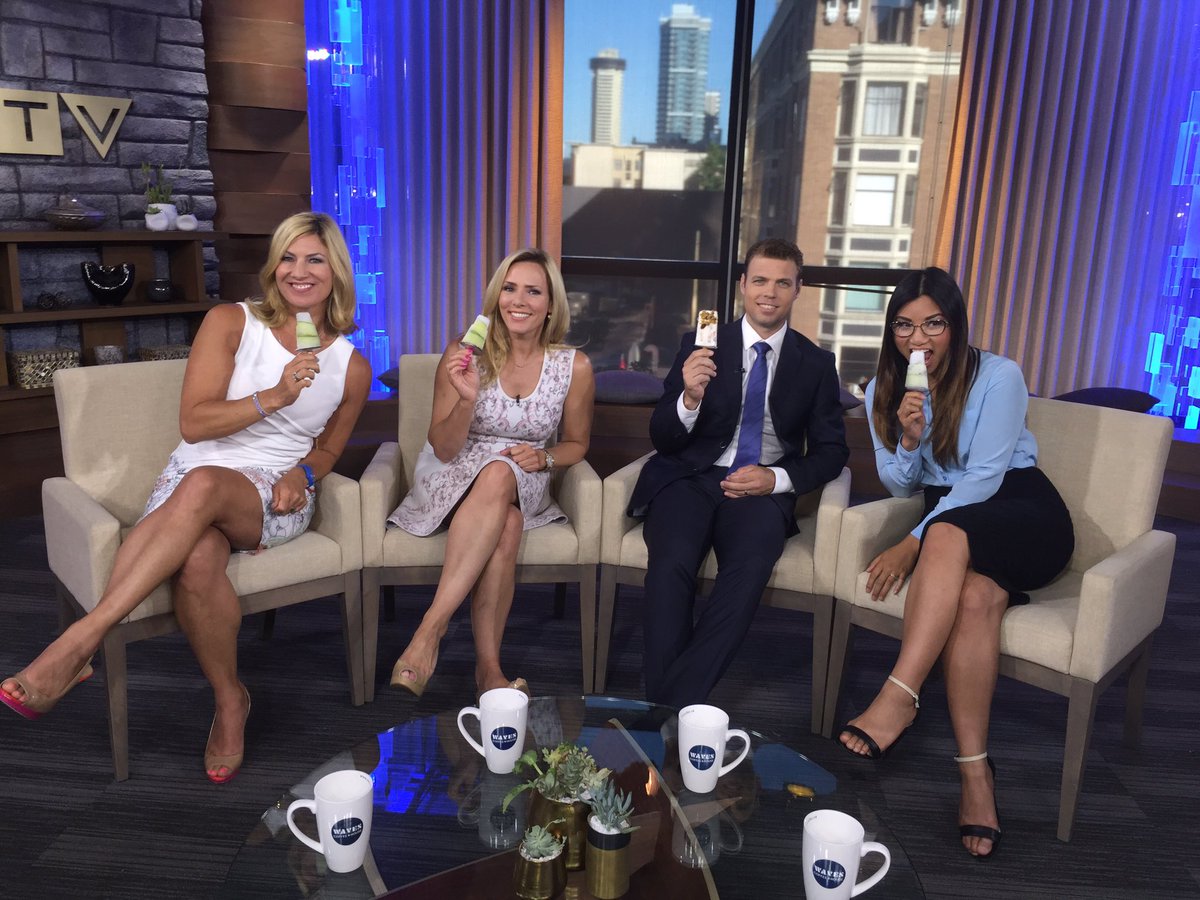 Perfect Popsicle weather #Vancouver early am <a href="/LombardosPizza/">Lombardo's</a> cool-off with the @CTVMorningLive crew! #Theheatison ☀️