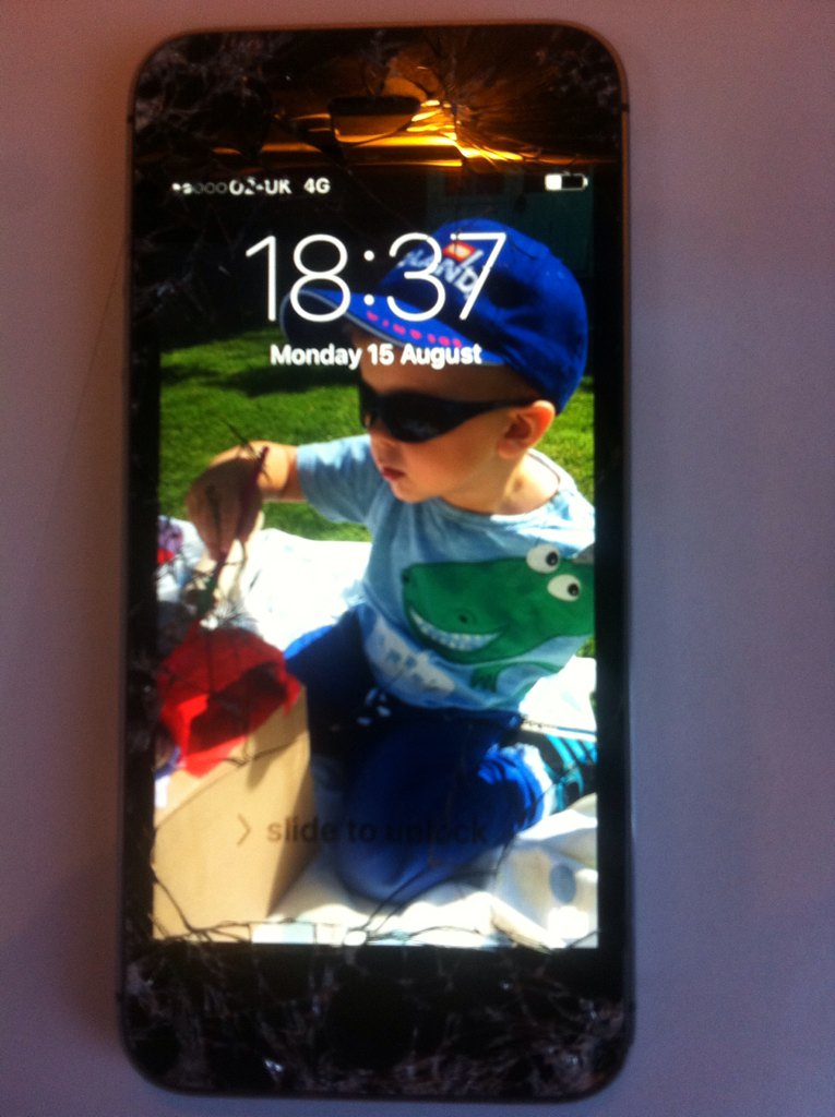 jayhowez's tweet photo. iPhone 5s found on Yarmouth Rd, Norwich today. Please RT. #FoundiPhone #LostPhone https://t.co/rer35MysLG