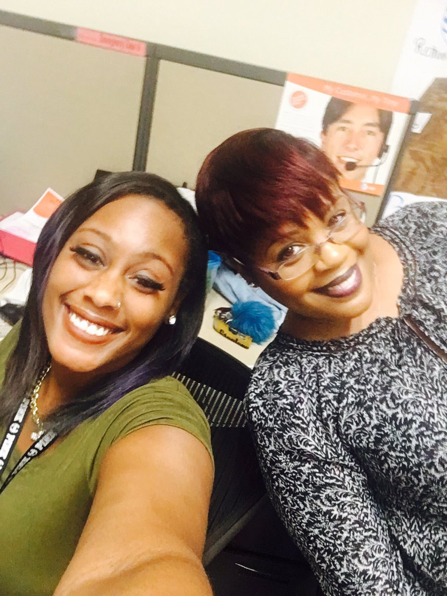 AttQueen_Neek's tweet photo. #BestTrainerEver #workselfie #WomenofATT #LifeAtATT #weCUTE @butterflyy0215 https://t.co/5wJPpc85uW
