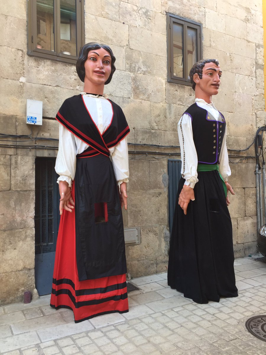 GigantesLeonEsp's tweet photo. Hoy toca pasacalles por #pancorbo #Burgos 
A La leonesa la han puesto guapa guapa!!! https://t.co/XDwr227D7j