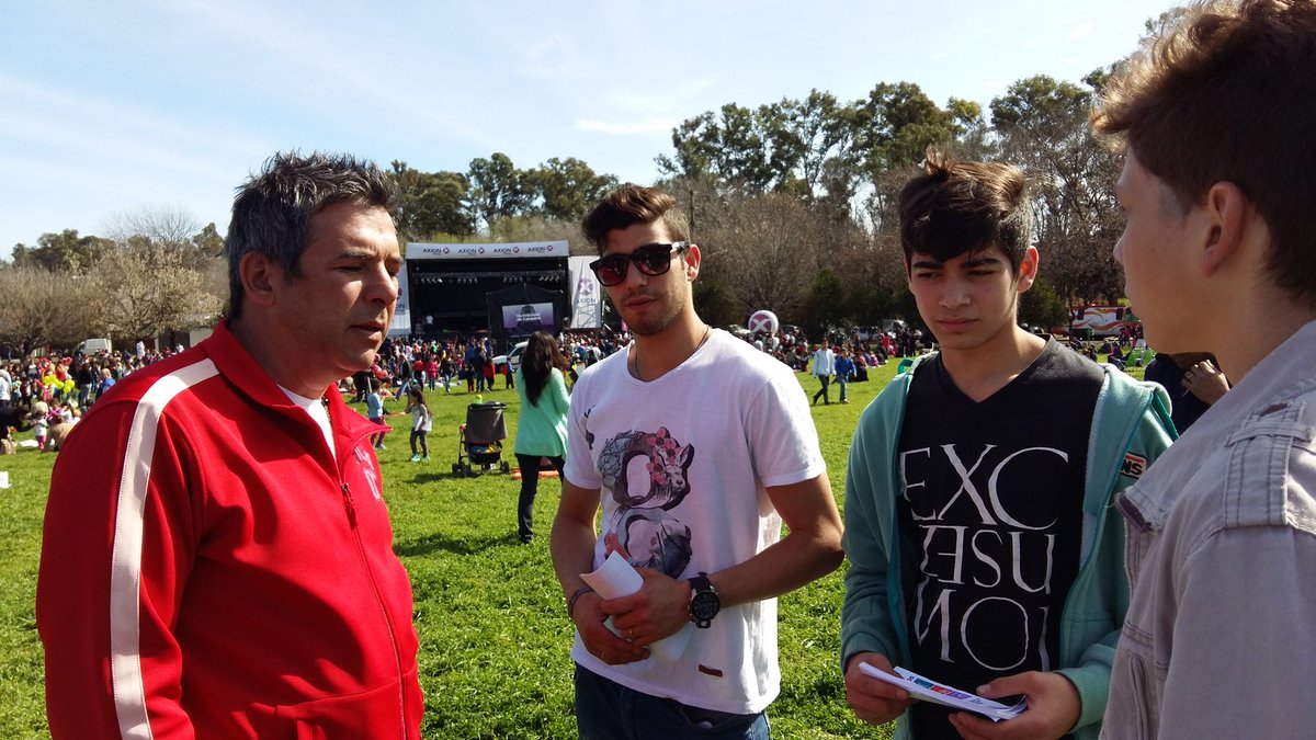 lajamelo's tweet photo. Junto a los jovenes en campito de Siderca https://t.co/PN7WBW6wHe